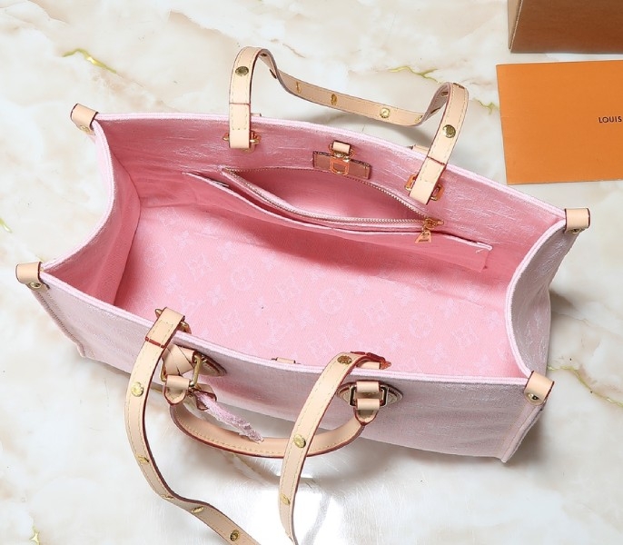 monogram De*1m onthego mm in washed pink