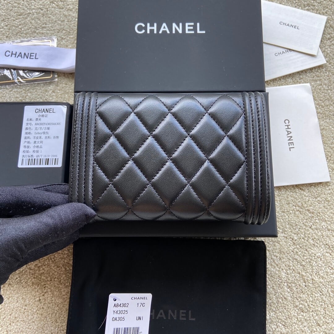 Ch**el boy long wallet