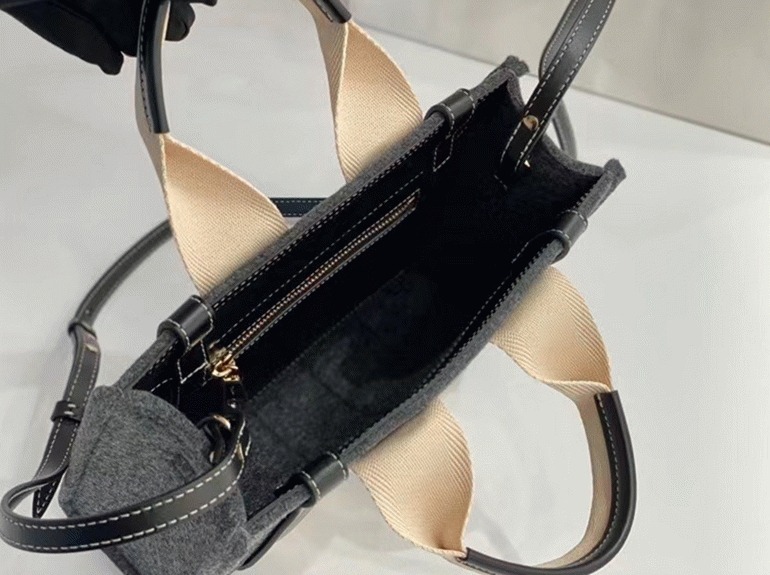 top quality knockoff previous previous Ch10e small woody tote bag in grey felt
