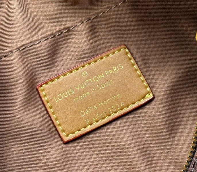 L0vis Vvtt0n Monogram Dust Canvas Keepall Bandouliere 25 City Bag In Aged Natural