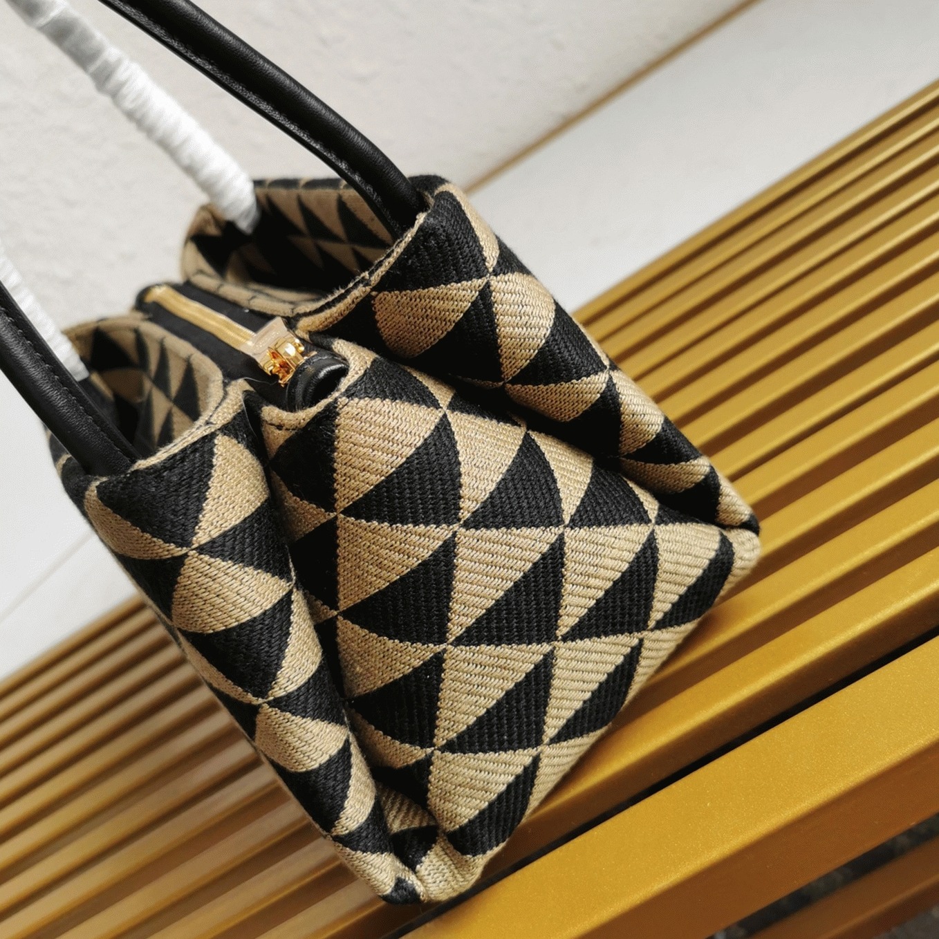 Pra*a S*pernova Small Shoulder Bag Imitation in Black/Beige