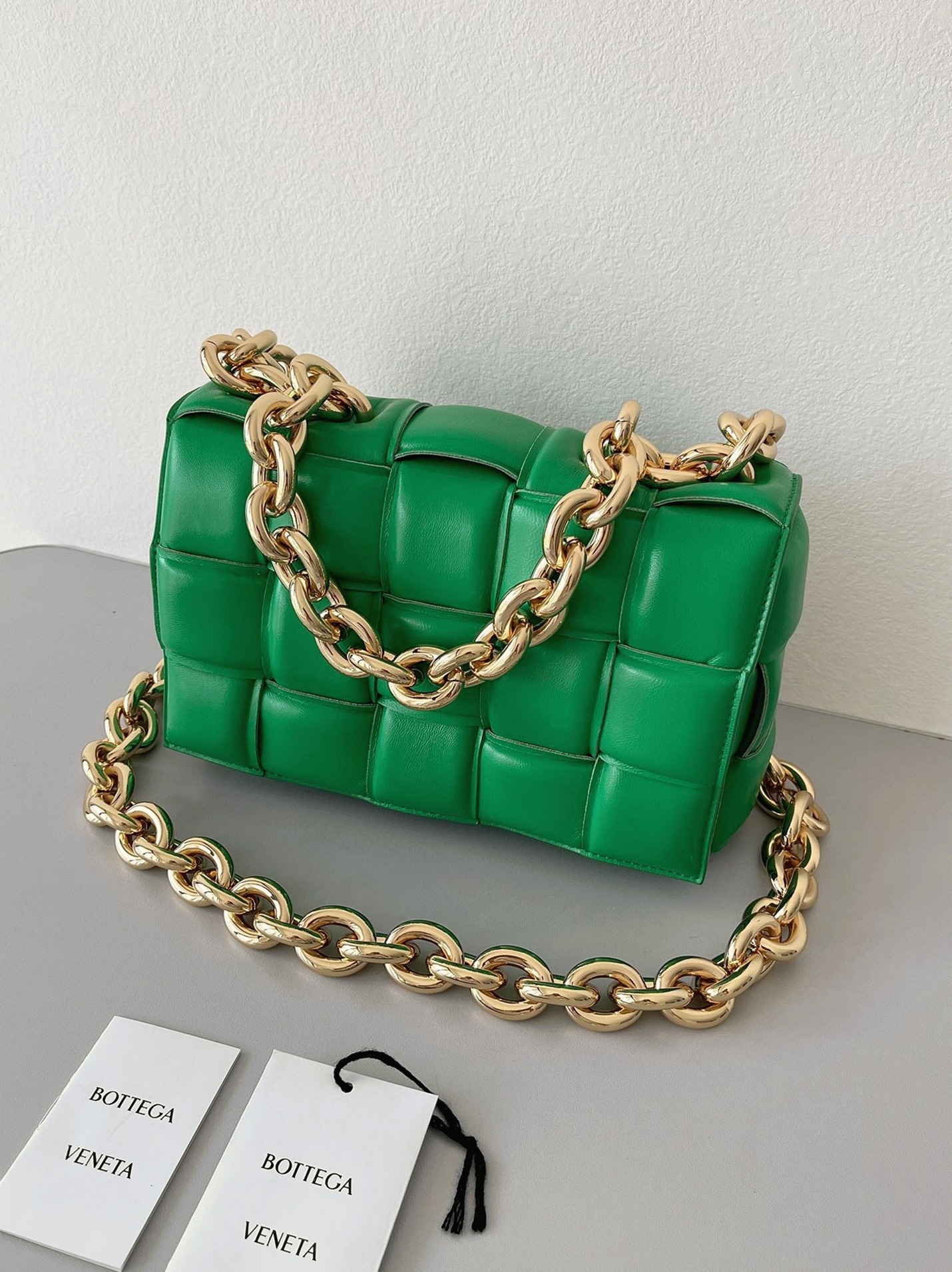 Top Quality Fake B0tt*ga Ven*ta Chain Cassette Bag In Parakeet
