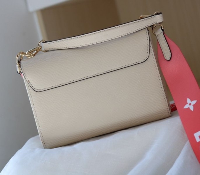 L0vis Vvtt0n Epi Leather Twist MM Handbag In Quartz White With Gradient Strap