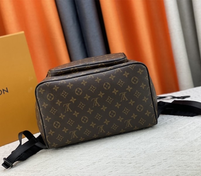 L0vis Vvtt0n Monogram Canvas Montsouris Backpack In Black