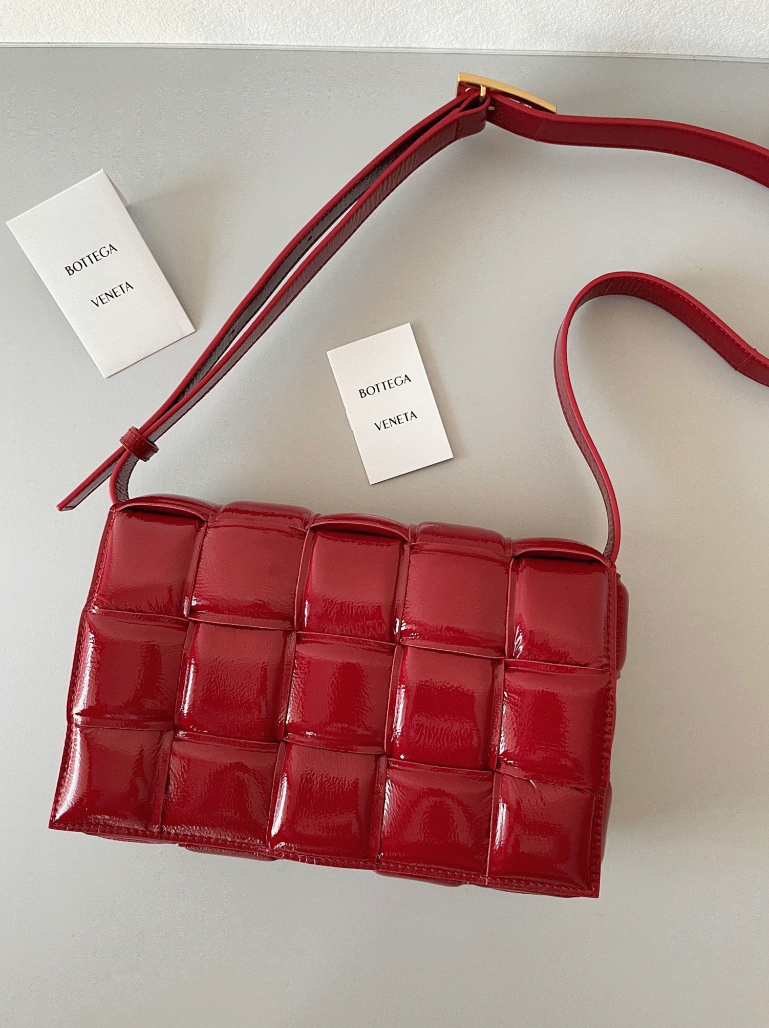 Top Quality Knockoff B0tt*ga Ven*ta Padded Cassette Bag In Red