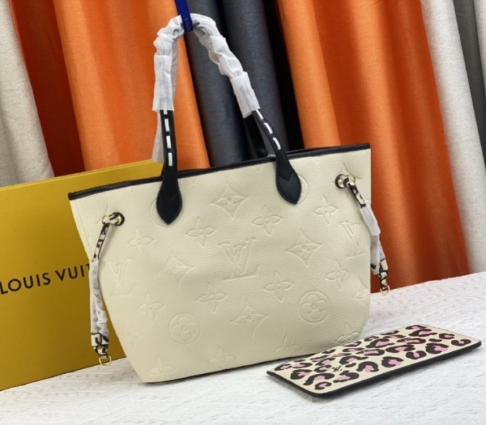 L0vis Vvtt0n Monogram Empreinte Wild At Heart Neverfull MM Tote In Cream
