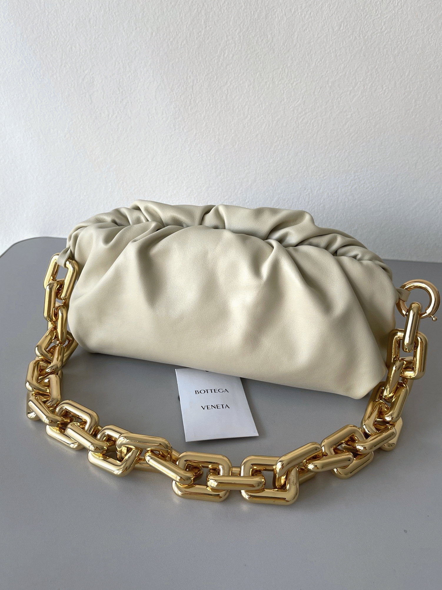 Fake B0tt*ga Ven*ta The Chain Pouch Bag Plaster