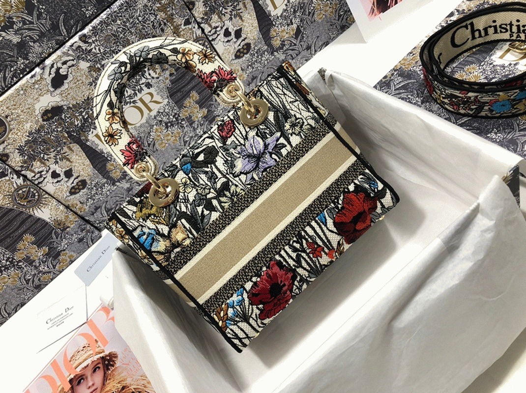 D10r Lady D-Lite Medium Bag Imitation in Mille Fleurs Embroidery