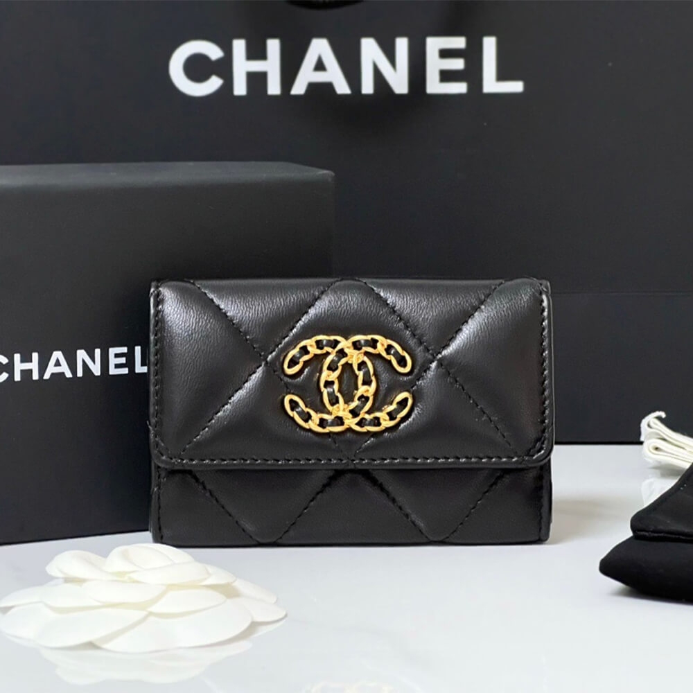 Ch**el 19 flap card holder