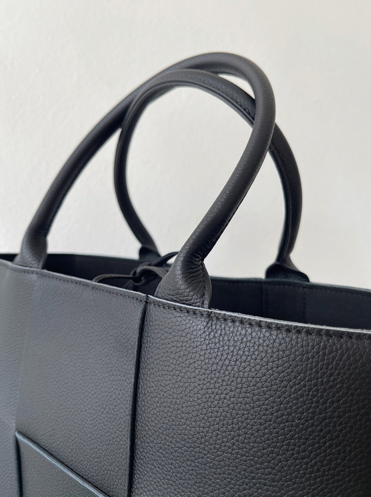 Fake B0tt*ga Ven*ta Arco Small Tote Black
