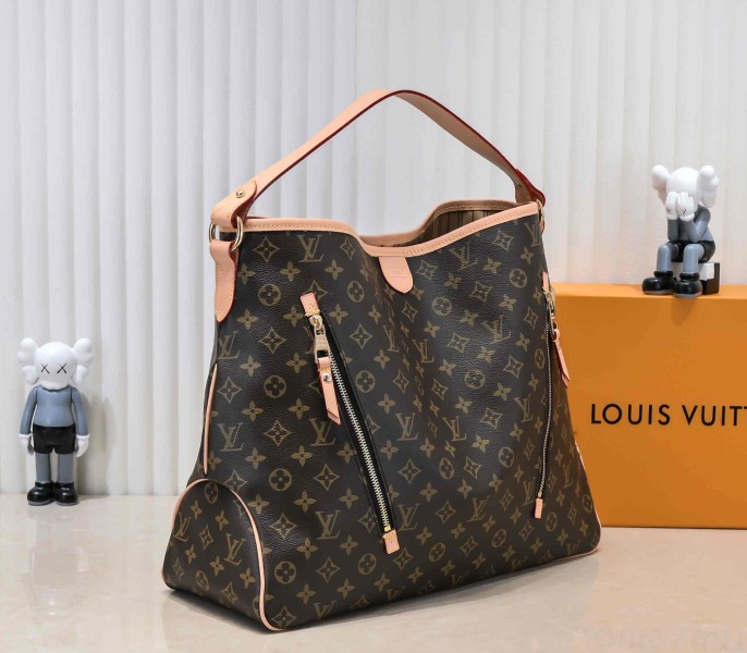 L0vis Vvtt0n Monogram Canvas Delightful GM Tote In Beige