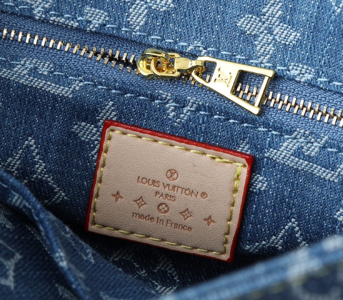 monogram De*1m onthego pm in blue