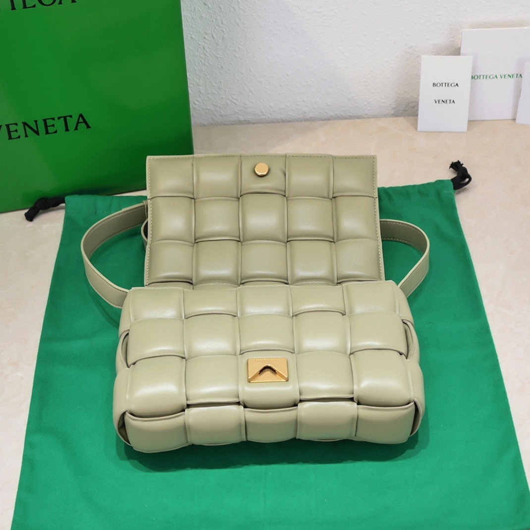 Top Quality Knockoff B0tt*ga Ven*ta Padded Cassette Bag In Travertine