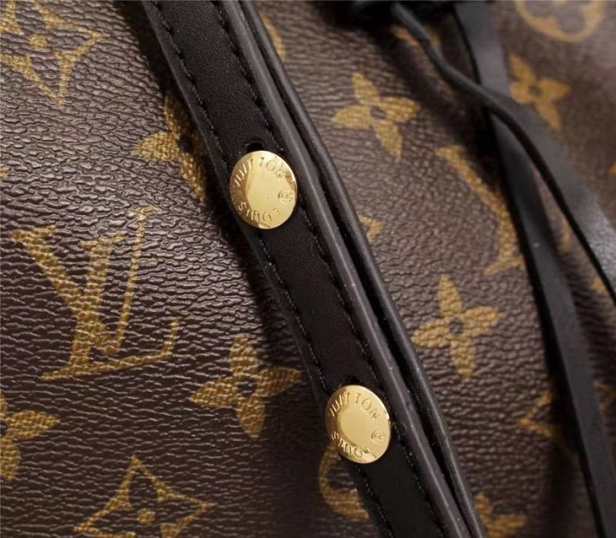 L0vis Vvtt0n Monogram Canvas NeoNoe MM Bag In Black