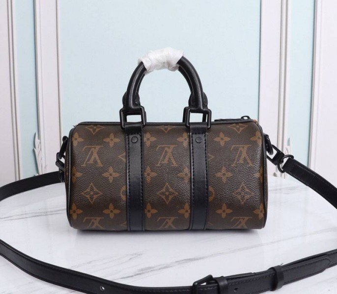 L0vis Vvtt0n Monogram Canvas Mens Zoooom With Friends Nano Keepall Travel Bag