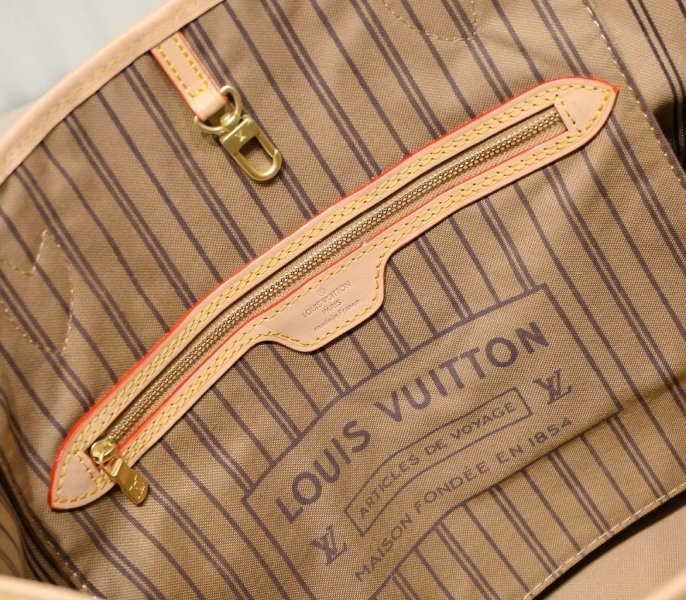 L0vis Vvtt0n Monogram Canvas Neverfull MM Tote In Beige