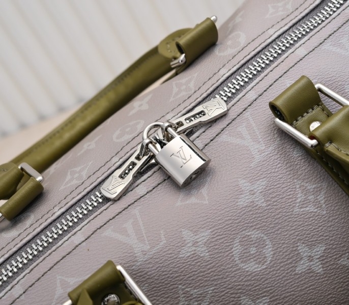 LV Monogram Gradient Canvas Keepall Bandouliere 55 In Khaki Green