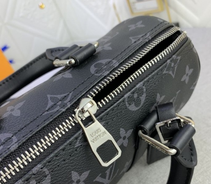 L0vis Vvtt0n Monogram Eclipse Canvas Keepall Bandouliere 25 Travel Bag