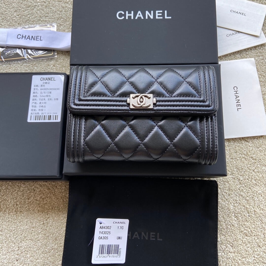 Ch**el boy long wallet