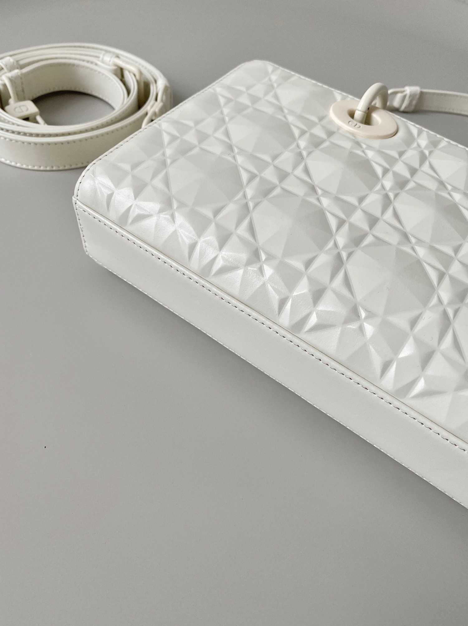 D10r Lady D-Joy Medium Bag Knockoff in White Calfskin with D1am0nd Motif