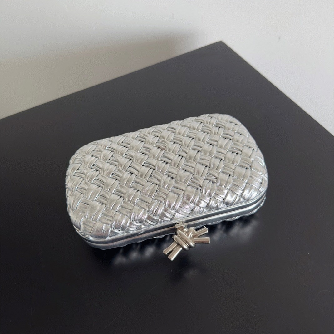 Fake B0tt*ga Ven*ta Knot Minaudiere Clutch Silver Intreccio
