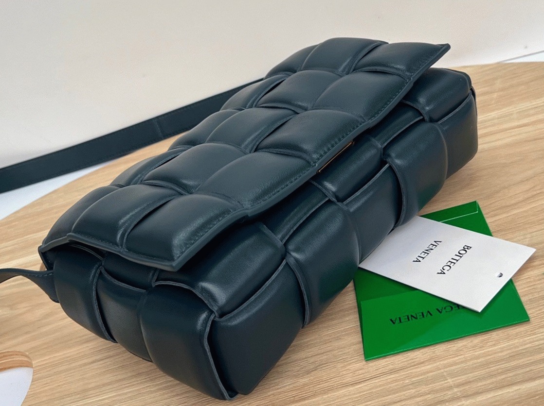 Top Quality Replica B0tt*ga Ven*ta Padded Cassette Bag In Dark Blue