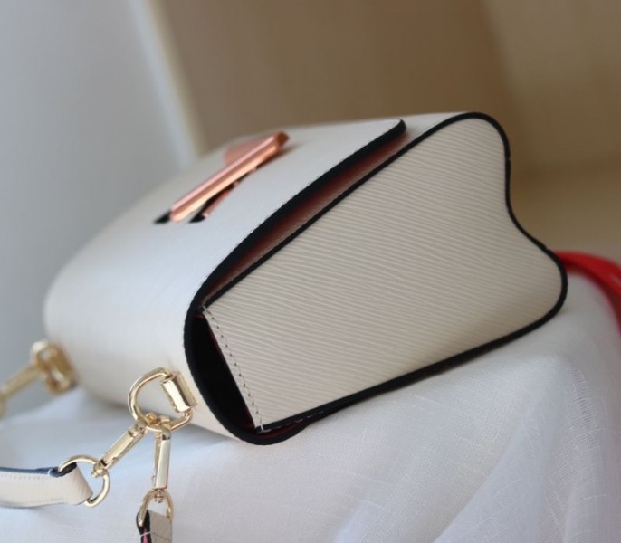 L0vis Vvtt0n Epi Leather Twist MM Handbag In Quartz White With Gradient Strap