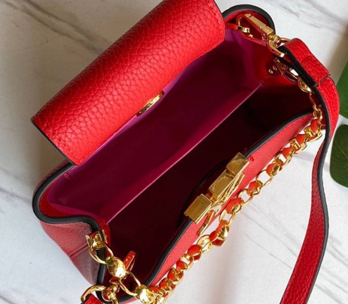L0vis Vvtt0n Capucines Mini Chain Bag In Red