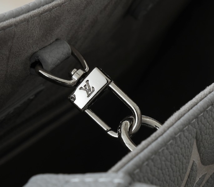 Monogram Empreinte OnTheGo MM Tote In Gray And White Quartz