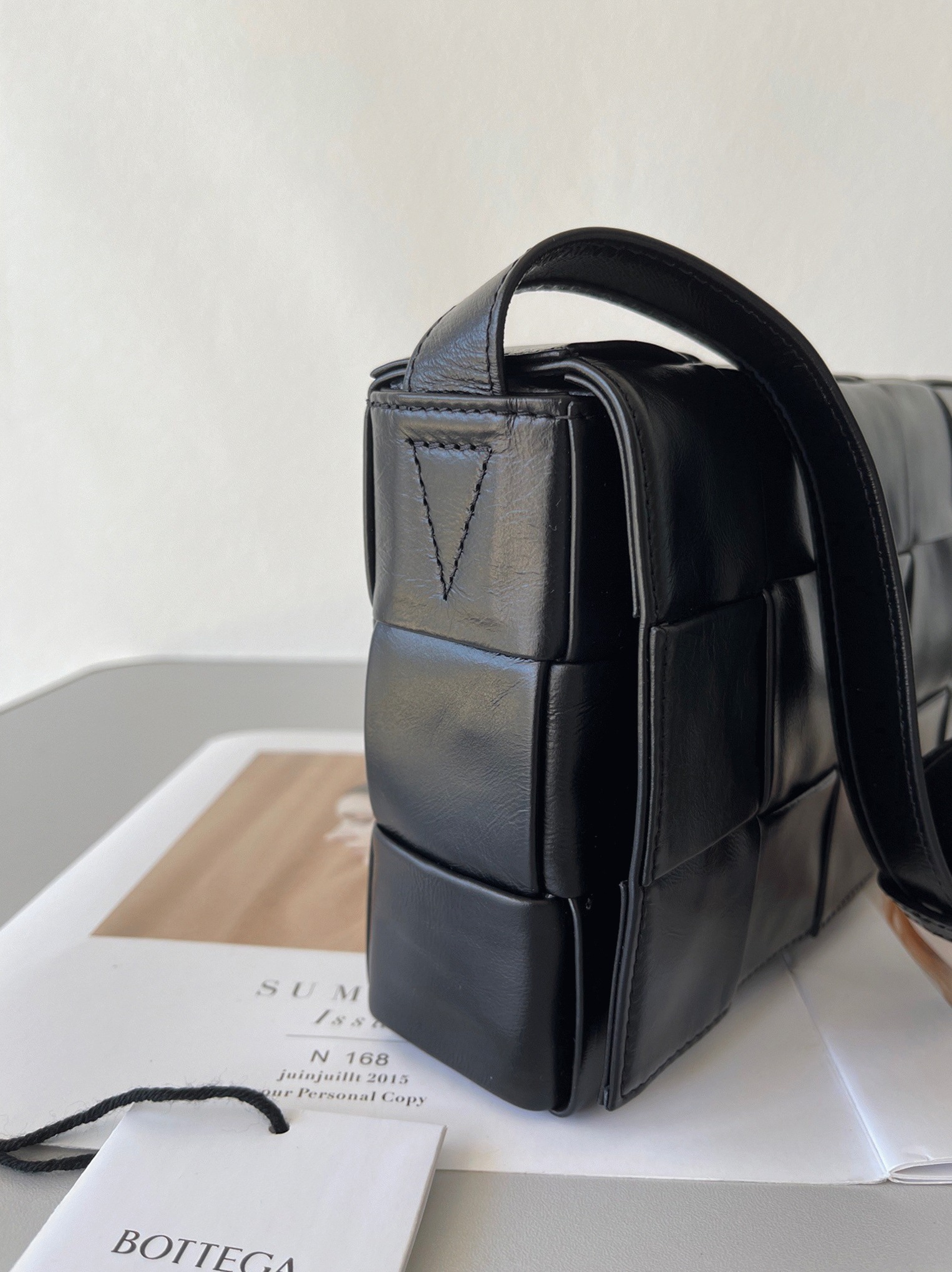Top Quality Replica B0tt*ga Ven*ta Cassette Bag In Black